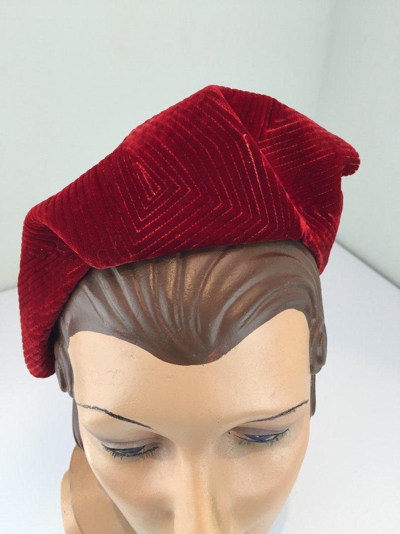 Geometric Charm Vintage 1930s Ruby Red Velvet Deco Stitch Work Sculpted Turban Styled Hat image 5