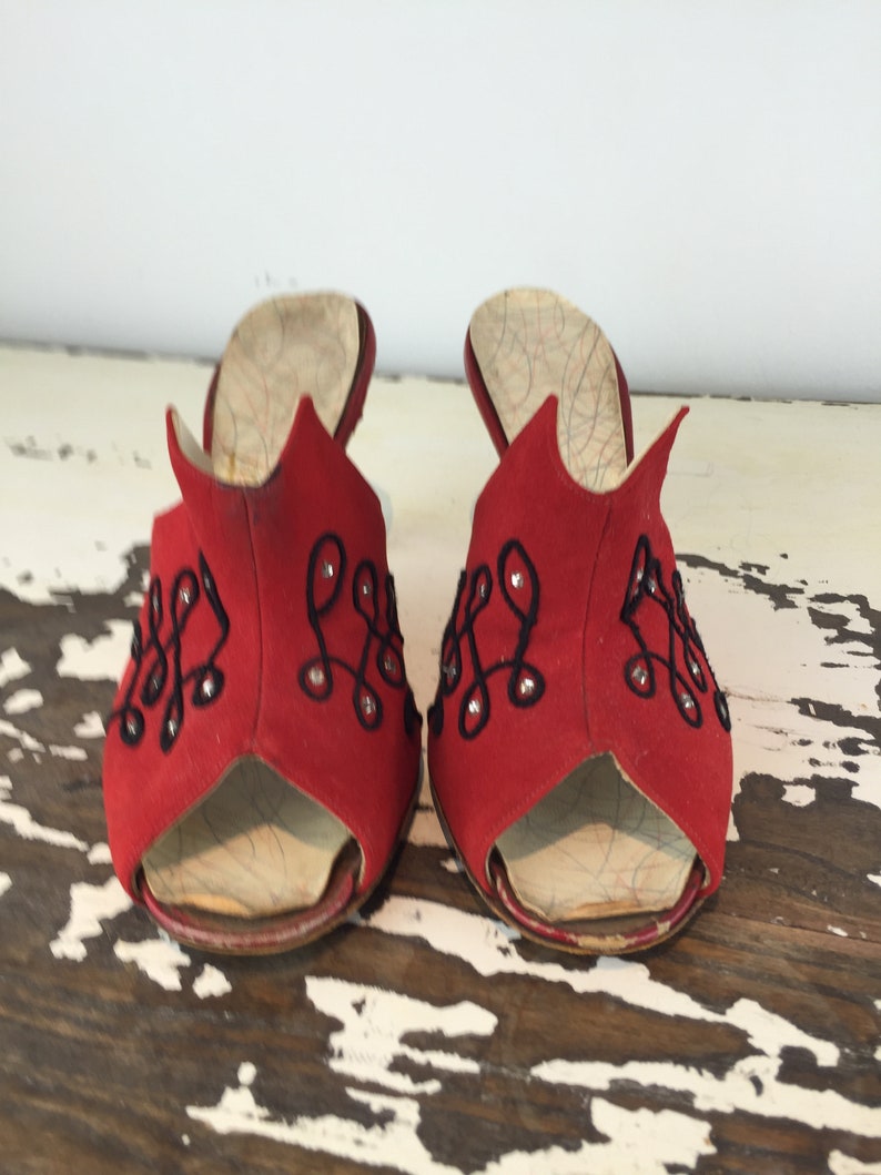 Summertime in Venice Vintage 1950s Lipstick Red Nubuck Leather Slide Mule Heels w/Black Soutache RARE 9B image 3