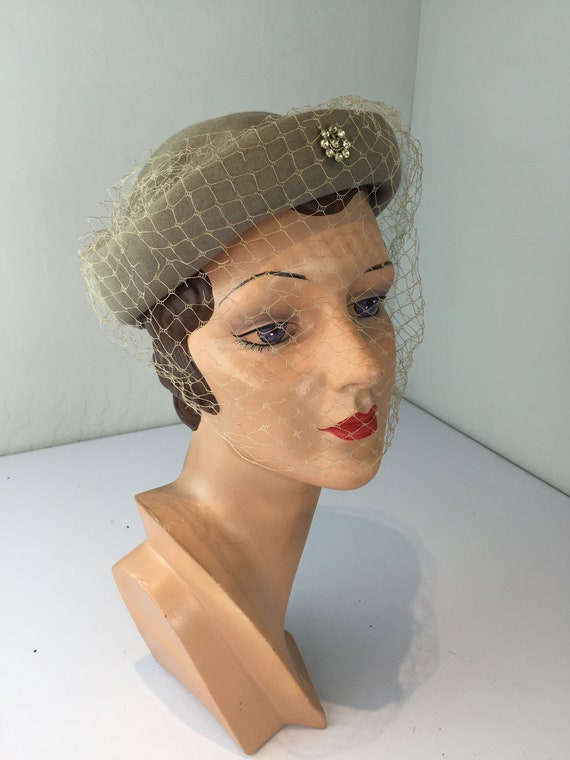 Suited Perfectly - Vintage 1940s 1950s Light Taup… - image 4