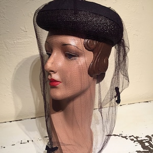 She Was an English Violet Vintage 1940s Dark Plum Purple Straw Slant Caplet Hat w/Matching Veil image 3
