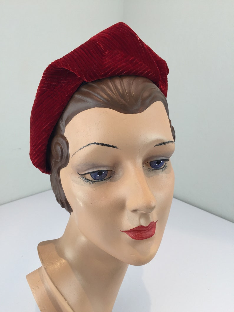 Geometric Charm Vintage 1930s Ruby Red Velvet Deco Stitch Work Sculpted Turban Styled Hat image 4