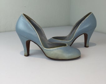 Walk Astride - Vintage Late 1940s 1950s Baby Blue Leather Pumps Heels Shoes - 7 1/2B