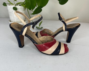 Warten auf den Sieg - Vintage 1940er Jahre Paradies Schuhe Rot Creme Blau Riemchenleder Heels - 7S