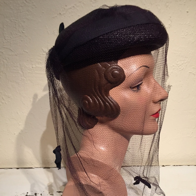 She Was an English Violet Vintage 1940s Dark Plum Purple Straw Slant Caplet Hat w/Matching Veil image 1