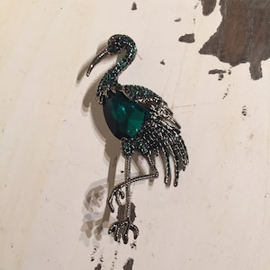 The Bold & Beautiful - Vintage 1990s Does 1940s Silver Tone Crane Egret w/Green Glass Body Brooch