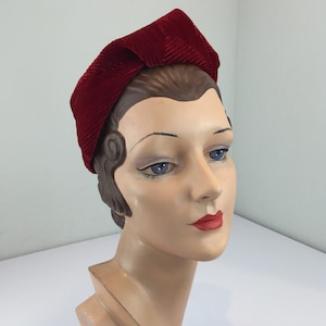 Geometric Charm Vintage 1930s Ruby Red Velvet Deco Stitch Work Sculpted Turban Styled Hat image 1