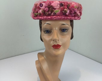 Pocket Full of Posies - Vintage 1950s Bold Fuchsia Pink Floral Raffia Straw Boater Hat w/Netting