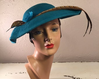Chatting Society - Vintage 1950s Turquoise Fur Felt Clam Platter Wide Brim Hat w/Lg Pheasant Bird - Museum Quality