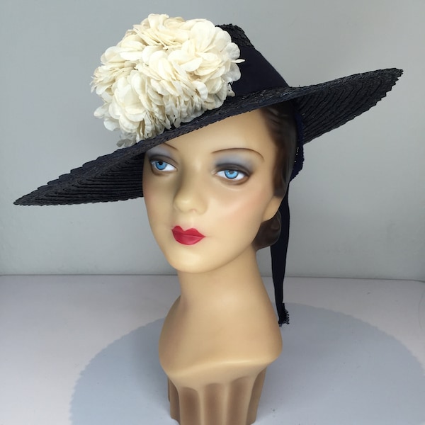 She Had That Look About Her - Vintage 1930s 1940s Classic Navy Blue Straw Wide Brim Sun Hat w/Off White Florals