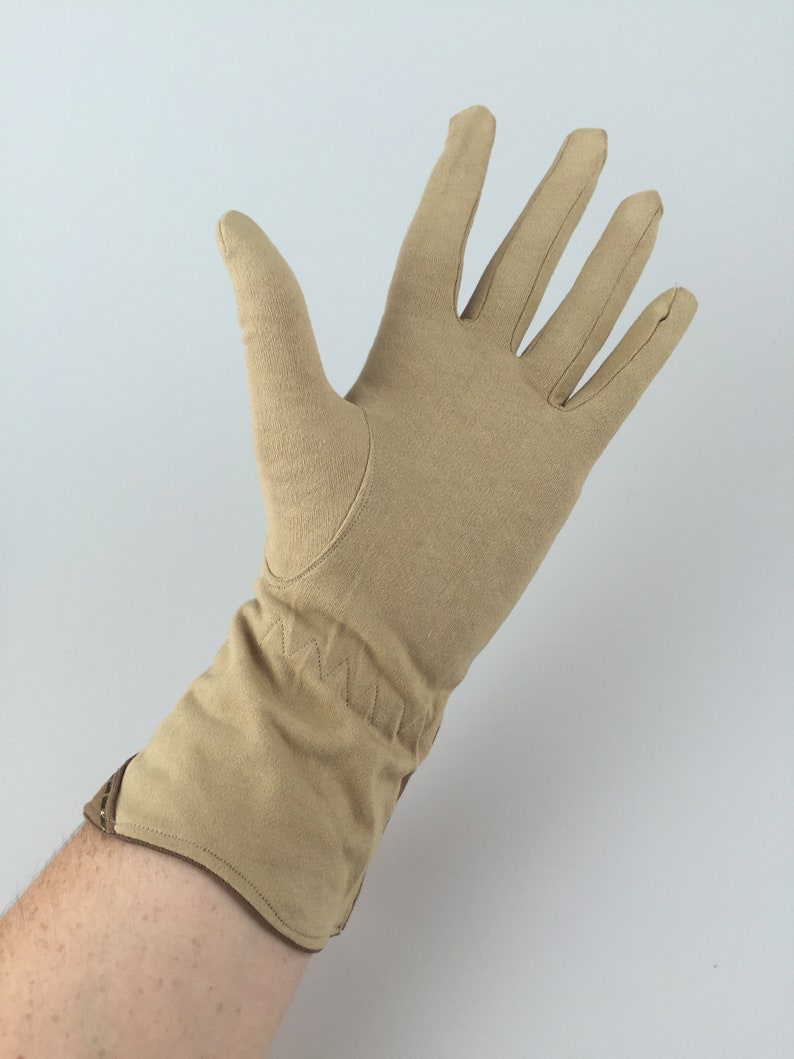 In Town or Partying Vintage 1940s 1950s Sandy Beige & Caramel Over Wrist Gloves 6.5/7 image 3