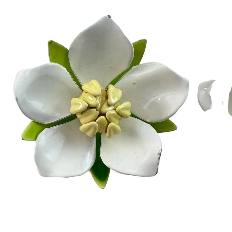 Southern Styles Vintage 1960s Sarah Coventry White Enamel Magnolia Floral Clip On Earrings image 6