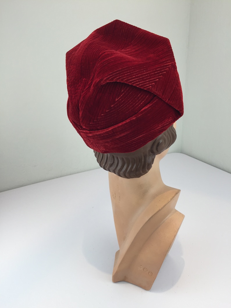 Geometric Charm Vintage 1930s Ruby Red Velvet Deco Stitch Work Sculpted Turban Styled Hat image 7