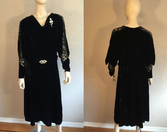 Why If It Isn't Mildred Wallace - Vintage 1930s Black Silk Velvet Evening Gown Dress w/Lace Sleeve Insets - 10/12