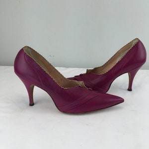 She Had Reached Her Zenith - Vintage 1950s 1960s Magenta Leather Stiletto Dress Heels - 7.5A