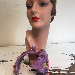 Did You See the Groomsmen Vintage 1940s 1950s Lilac Lavender Curled Feather & Floral Cookie Cutter Hat Fascinator image 3