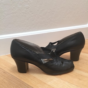 An Afternoon Rendezvous - Vintage 1930s NOS Black Leather Elastic Strap Pumps Heels Shoes - 6C