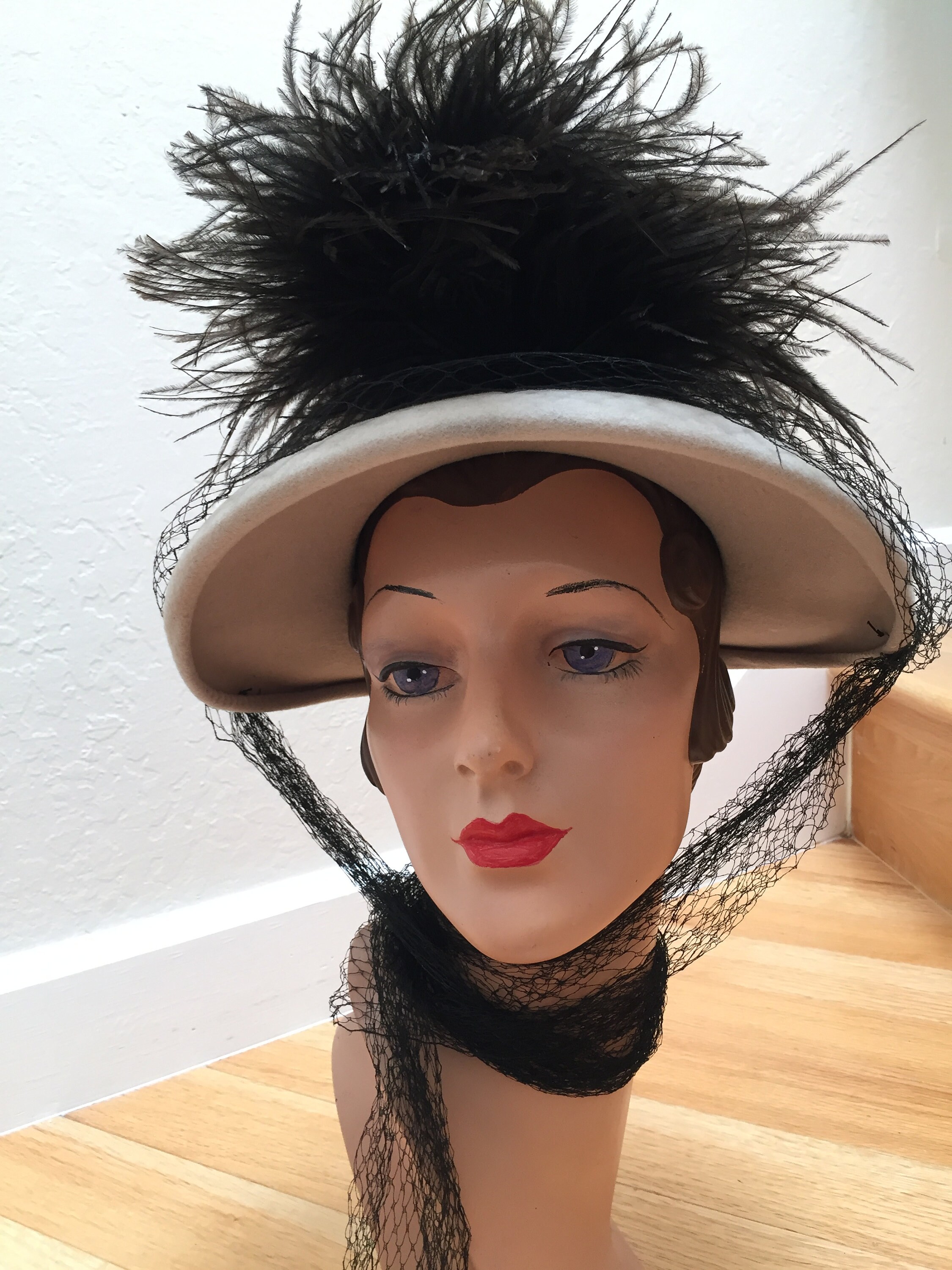 Her Cavalier Ways - Vintage 1940s Light Taupe Beige Felt 