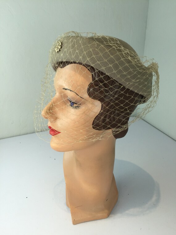 Suited Perfectly - Vintage 1940s 1950s Light Taup… - image 3