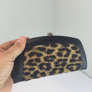 Costly In the Jungle - Cartera de cuero negro de piel sintética con estampado de leopardo Baronet vintage de los años 50 y 60