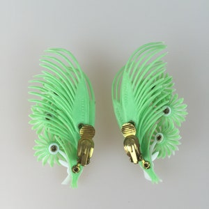 Climb the Summer Skies Vintage 1950s 1960s NOS Bright Green & White Soft Plastic Floral Climber Clip On Earrings image 7