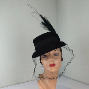 Those Little Perfections - Vintage 1940s Black Wool Felt Stove Top Hat w/Green & Black Feathers Veil