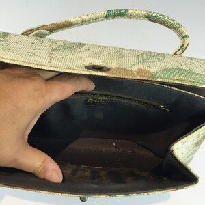 The Changing of the Seasons Vintage 1950s 1960s Pistachio Green & Gold Print Texture Vinyl Long Handbag Purse image 10