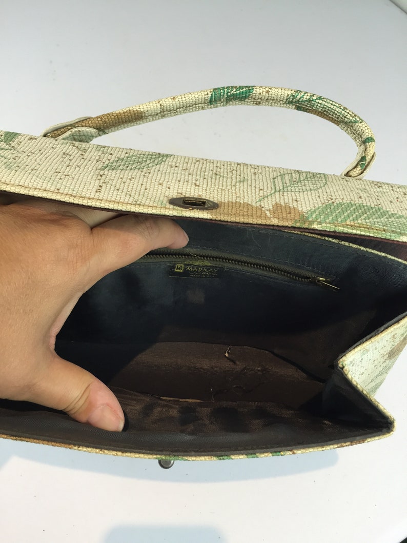 The Changing of the Seasons Vintage 1950s 1960s Pistachio Green & Gold Print Texture Vinyl Long Handbag Purse image 10