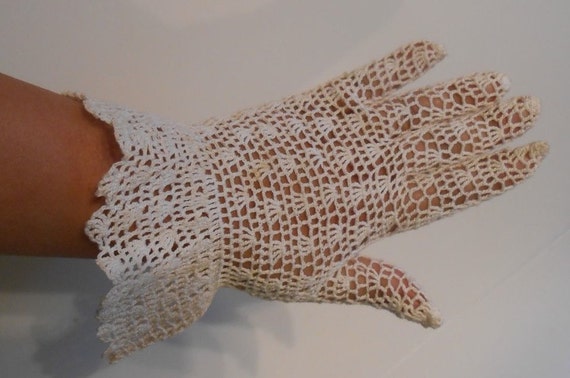 Summer Wedding 1931 - Vintage 1930s Ivory Crochet