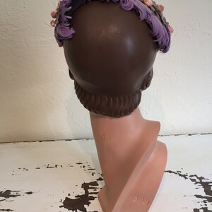 Did You See the Groomsmen Vintage 1940s 1950s Lilac Lavender Curled Feather & Floral Cookie Cutter Hat Fascinator image 9