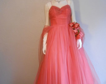 If Suzy Can Wear It - Vintage 1950s Deep Rose Pink Netted & Satin Formal Long Gown w/Back Drape Cape Florals - 2/4