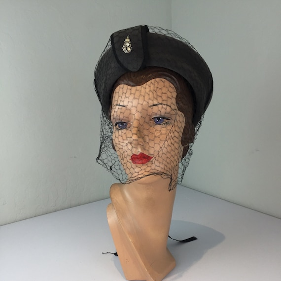 A Smart Hat For Smart Ladies - Vintage Late 1940s 