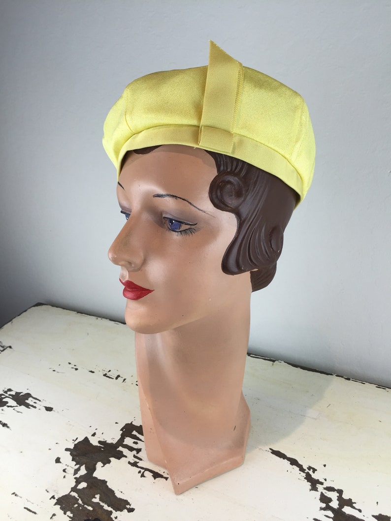 Telephone Belle Vintage 1960s Canary Yellow Rayon Beret Hat image 4