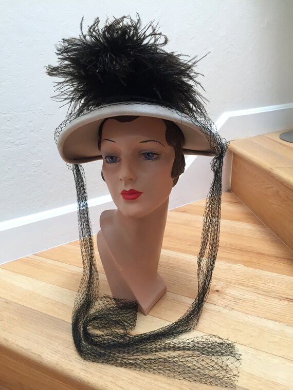 Her Cavalier Ways - Vintage 1940s Light Taupe Bei… - image 7