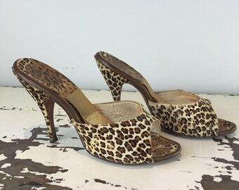 Stalking Your Prey - Vintage 1950s 1960s Printed Fur Leopard Springolators Heels Shoes Slides - 7M