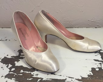 Walking Down the Aisle - Vintage 1940s Ivory Satin Pumps Shoes Heels - 7AA