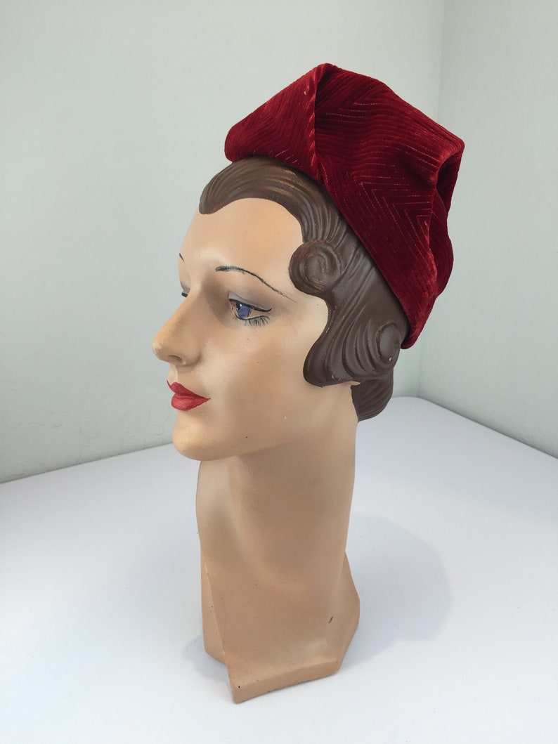 Geometric Charm Vintage 1930s Ruby Red Velvet Deco Stitch Work Sculpted Turban Styled Hat image 8