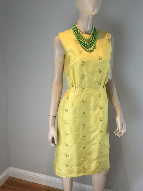 Holding Close - Vintage 1950s 1960s Yellow Floral… - image 1