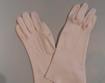 She's A New Debutante - Vintage 1940s 1950s Petal Pale Pink Cotton Gloves - 6