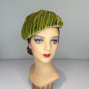 Attractions of Elegance - Vintage 1940s 1950s Chartreuse Velvet Swirl Beret Caplet Hat