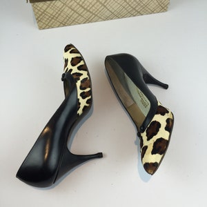 On the Prowl Tonight Vintage 1950s 1960s Printed Leopard Horse Fur & Black Leather Heels Shoes Pumps 8AA image 5