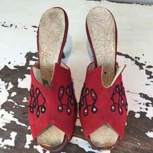 Summertime in Venice Vintage 1950s Lipstick Red Nubuck Leather Slide Mule Heels w/Black Soutache RARE 9B image 2