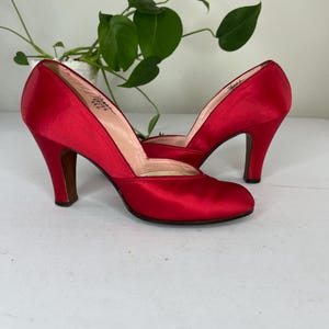Dial M For Murder - Vintage 1940s 1950s Red Satin Heels Pumps - 7 1/2AA