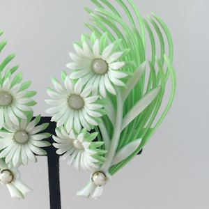 Climb the Summer Skies Vintage 1950s 1960s NOS Bright Green & White Soft Plastic Floral Climber Clip On Earrings image 5