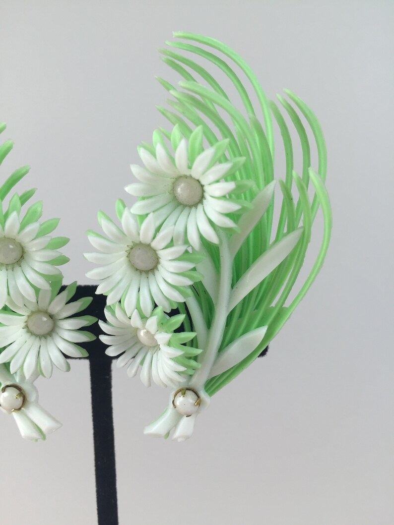 Climb the Summer Skies Vintage 1950s 1960s NOS Bright Green & White Soft Plastic Floral Climber Clip On Earrings image 5