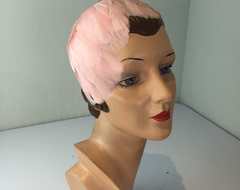 Lettice Angered By Dennis - Vintage 1950s Shell Pink Feather Bandeau Hairband Fascinator Hat