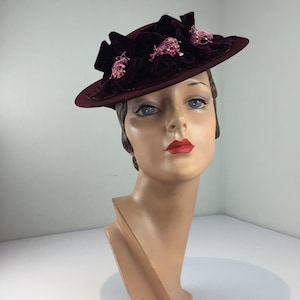 Her Daily Fashion - Vintage 1940s Burgundy Wine Wool Felt Slant Hat w/Aubergine Velvet Bows