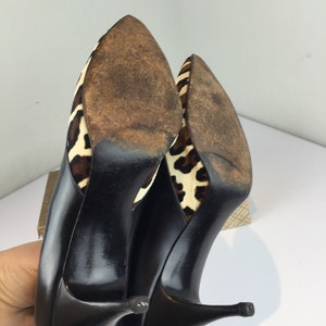 On the Prowl Tonight Vintage 1950s 1960s Printed Leopard Horse Fur & Black Leather Heels Shoes Pumps 8AA image 9