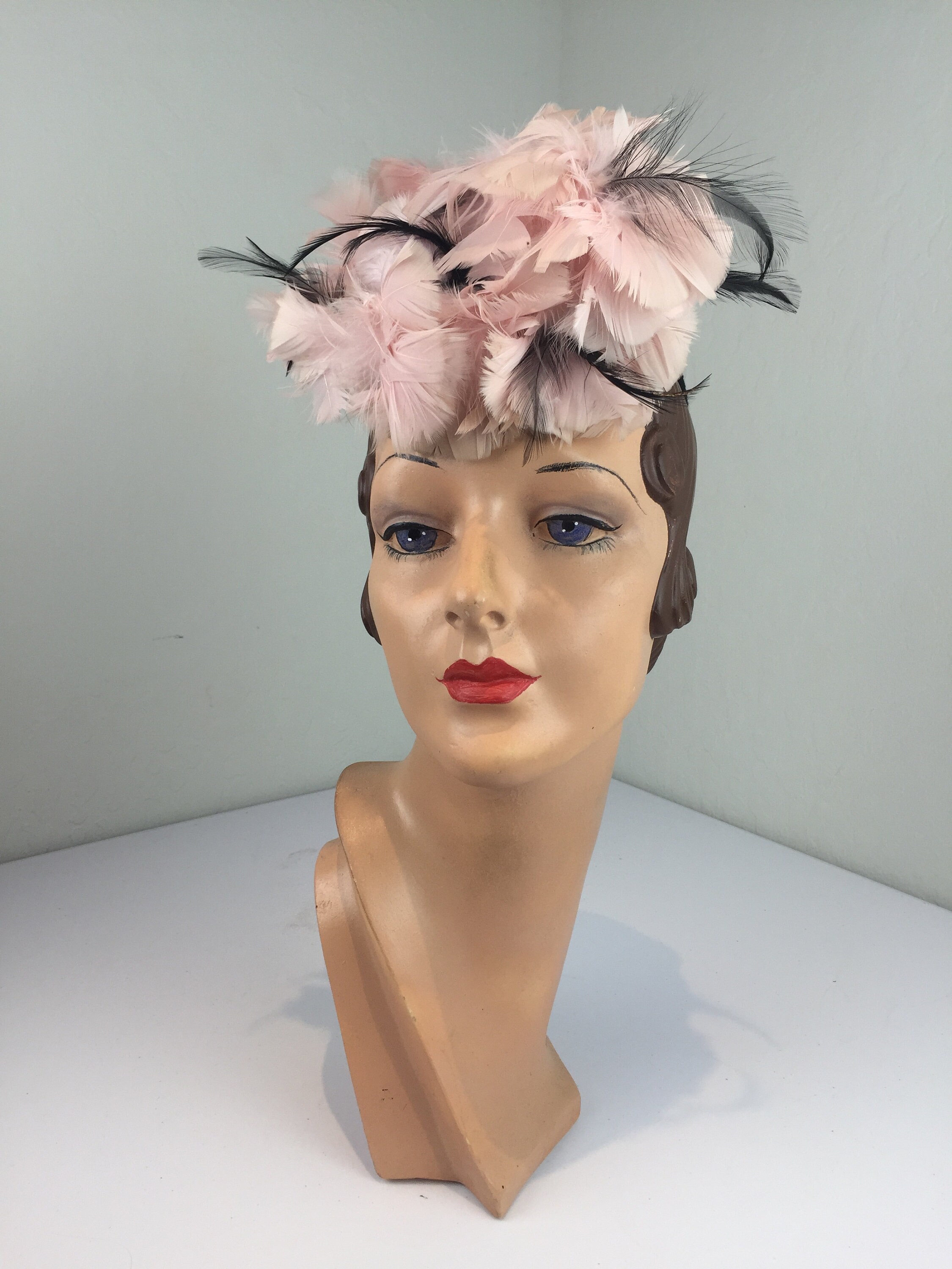 Invitation to Beauty Vintage 1940s Shell Pink & Black - Etsy