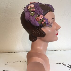 Did You See the Groomsmen Vintage 1940s 1950s Lilac Lavender Curled Feather & Floral Cookie Cutter Hat Fascinator image 5