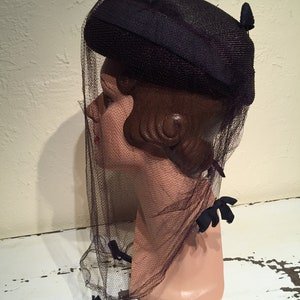 She Was an English Violet Vintage 1940s Dark Plum Purple Straw Slant Caplet Hat w/Matching Veil image 4